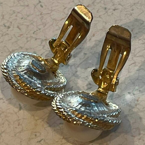 VTG 60s HTF Signed Kenneth Lane Classic Twisted Rope Faux Pearl Clip Earrings - Picture 5 of 10